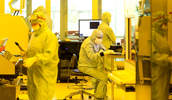 Working in a cleanroom requires specific skills. Photo credit: RPF ANFF NSW