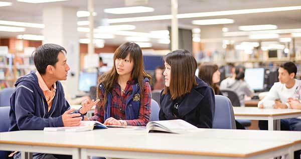 international-students-studying
