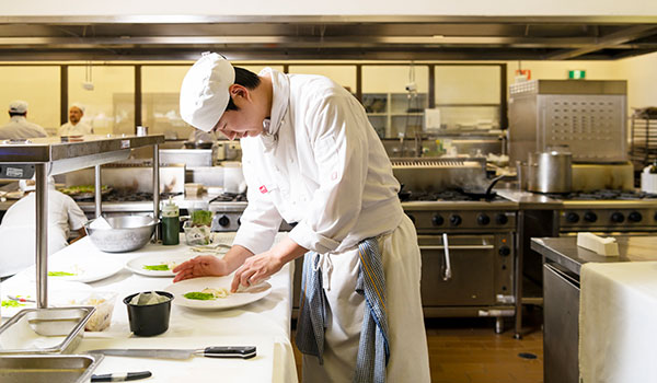 cookery-plating-up