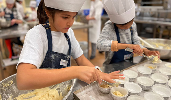 children-baking