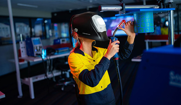 welding-simulator-female